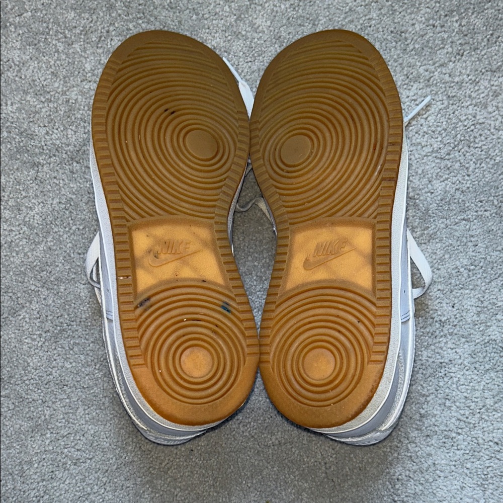 Nike Low-Top Sneakers - Classic Lace-Up - Picture 4 of 6
